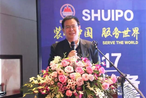 山东水泊焊割设备制造有限公司董事长刘宪福做报告演讲.jpg