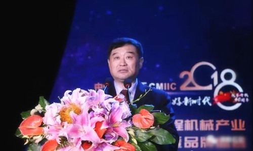 中国工程机械工业协会常务副会长兼秘书长苏子孟发言_副本.jpg