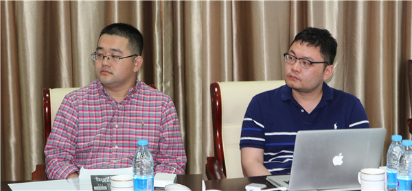 天津大学多媒体信息处理中心副主任刘安安博士（左）、聂为之博士（右）分享灵犀搜索平台建设经验.jpg